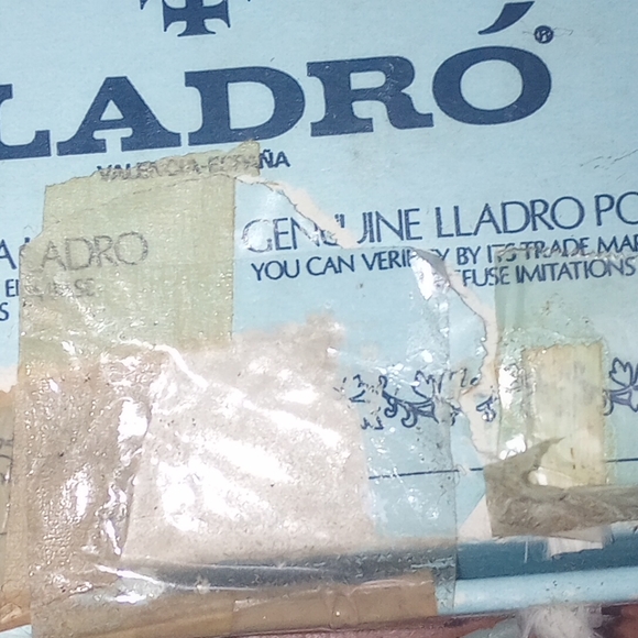 Lladro Eskimo Boy with Pet Polar Bear Porcelain Figurine (EUC) - Picture 7 of 13